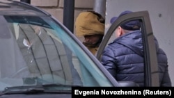 Evan Geršković izlazi iz suda u Moskvi, 30. mart 2023 (Foto: REUTERS/Evgenia Novozhenina)
