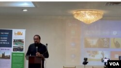 哈里斯·塔林（Haris Tarin），美国国土安全部高级政策顾问，在维吾尔伊斯兰中心举办的筹款活动上发言。