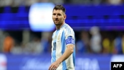 Mobeti #10 ya Argentina Lionel Messi na match ya Conmebol Copa America 2024 na groupe A na Canada, na stade Mercedes Benz, Goergie, 20 sanza ya motoba 2024. (AFP)