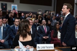 CEO Meta Mark Zuckerberg berpidato di depan hadirin pada sidang Komite Kehakiman Senat di Capitol Hill, Washington, D.C., Rabu, 31 Januari 2024, untuk membahas keselamatan anak. (AP/Jose Luis Magana)