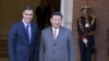 ARCHIVO - El presidente chino, Xi Jinping, con el presidente del gobierno de España, Pedro Sánchez, en el Palacio de la Moncloa, en Madrid, el 28 de noviembre de 2018. 