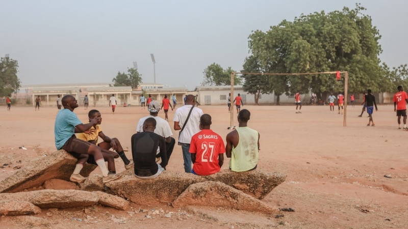 Camerún entrega certificados de nacimiento a niños privados de educación