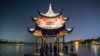 游客在中国杭州举办第19届亚运会前游览西湖。（2023年9月18日）