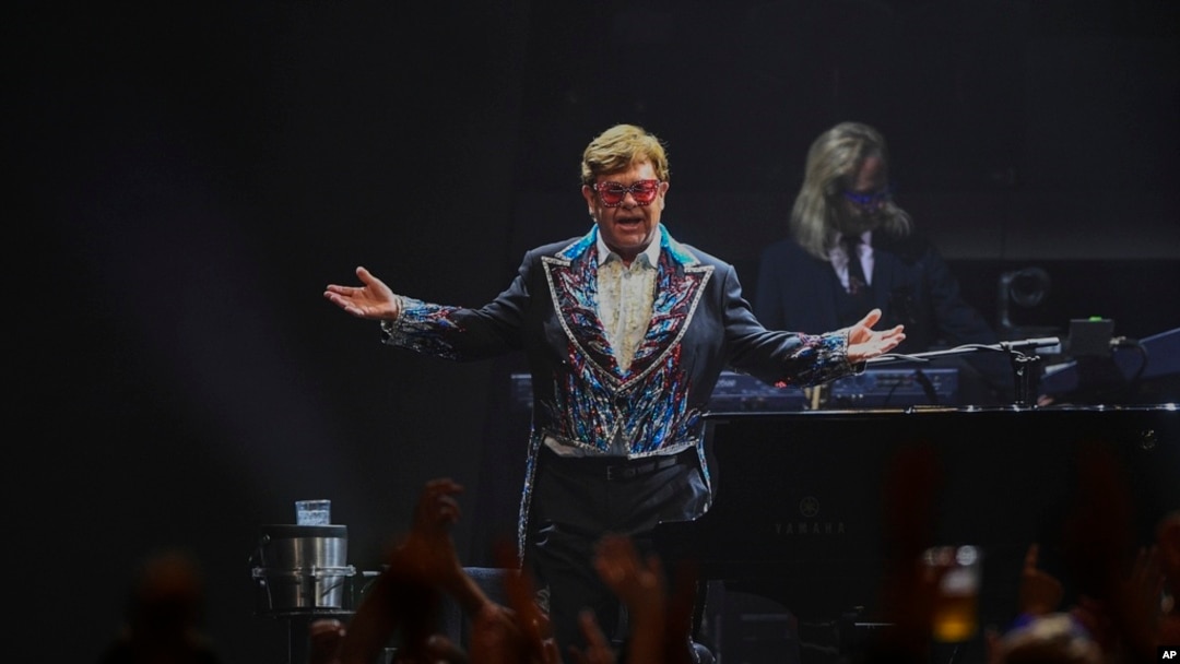 Elton John Says Emotional Goodbye to Dodger Stadium - LA Weekly