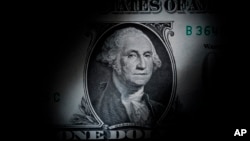Lik predsjednika Georgea Washingtona na novčanici od jednog dolara.