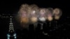 Los 46º fuegos artificiales anuales del 4 de julio de Macy's sobre el East River, el 4 de julio de 2022, vistos desde el piso 91 del mirador SUMMIT One Vanderbilt en Nueva York.