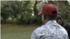 លោក Francis Mugisha អ្នកជំនាញផ្នែកព័ត៌មានវិទ្យាម្នាក់ក្នុងអ៊ូហ្កង់ដា ដែលបានជាប់ឃុំក្នុងអគារសម្រាប់សកម្មភាពឆបោក នៅប្រទេសមីយ៉ាន់ម៉ា។ (Video Screenshot)
