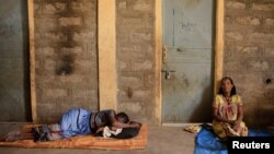 FAAYIILII - Dubartoota yeroo waraanaa qehee irraa buqahanii buufata Abi Adii keessa jiran, Waxabajjii 24, 2023.Tigray region, Ethiopia, June 24, 2023.
