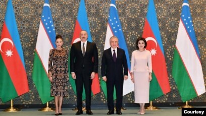 Rossiyada onalar ishtirokida porno Transseksual porno yulduzlar