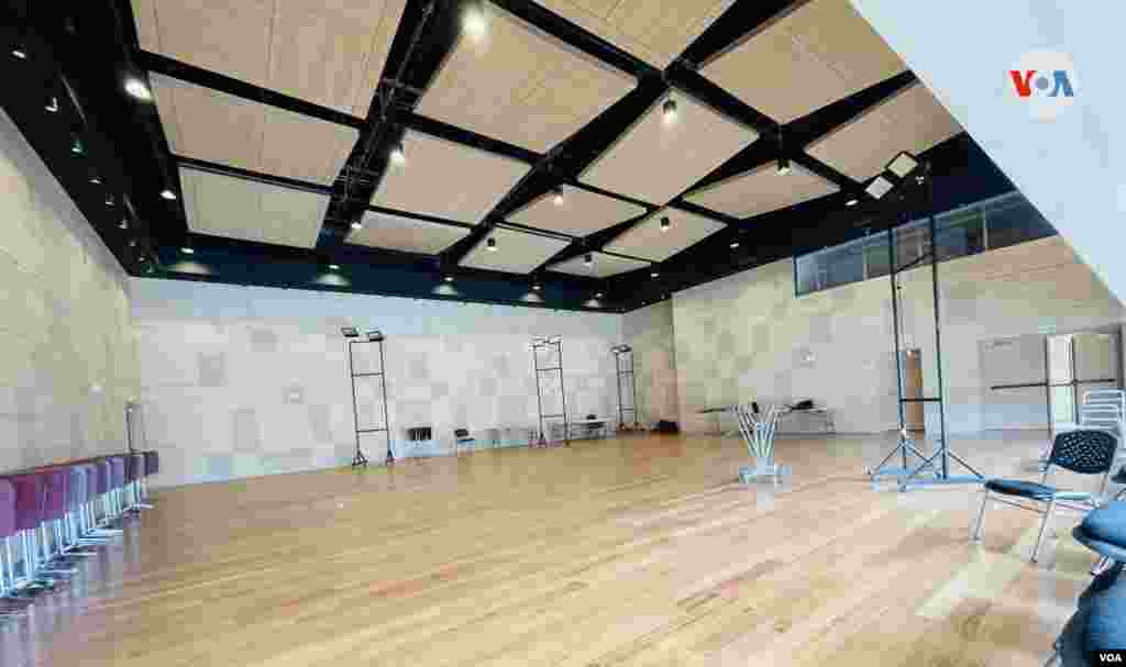 La sala Jaime León es un espacio adecuado para servir de estudio de grabación para orquestas. Es la casa de la Sinfónica Nacional de Colombia y tiene capacidad para 100 espectadores. [Foto: Karen, Sánchez, VOA]