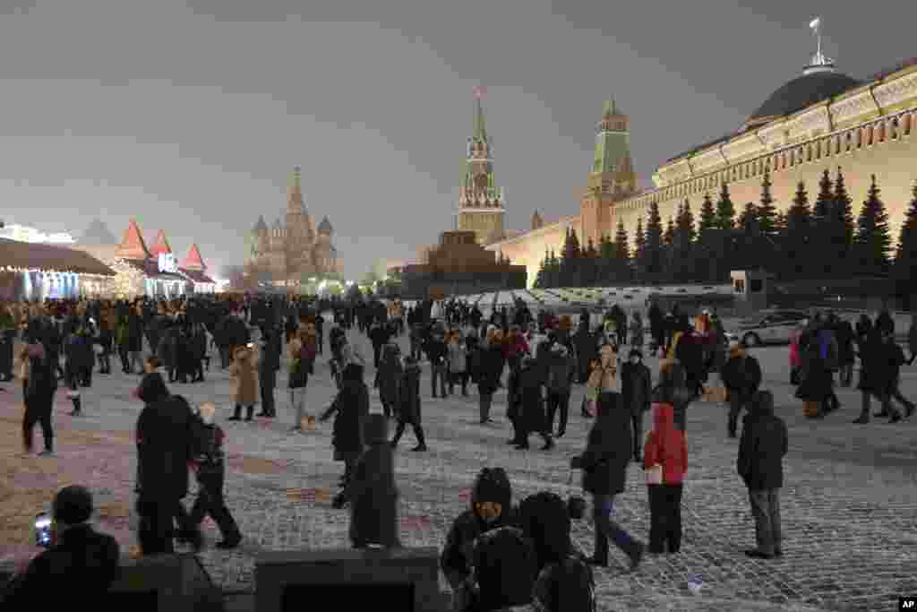 جشن&zwnj; و سرور آغاز سال ۲۰۲۴ در مسکو، روسیه