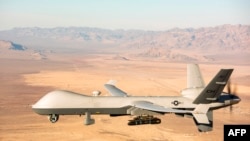 На этой фотографии, предоставленной ВВС США 7 ноября 2020 года, изображен беспилотный летательный аппарат MQ-9 Reaper (БПЛА или дрон), пролетающий над испытательным и тренировочным полигоном в Неваде. 14 января 2020 года.