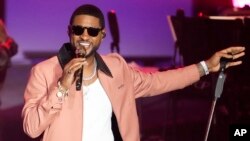 Sitranbêj Usher konserta îsal ya nîvê demê li Super Bowl birêve dibe.