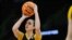 Caitlin Clark (22) des Hawkeyes de l Iowa, tire lors d'une séance d'entraînement au Rocket Mortgage FieldHouse, USA, le 4 avril 2024.