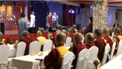 ༸གོང་ས་མཆོག་གི་འཁྲུངས་སྐར་ལ་ཨ་རིའི་ནིའུ་ཡོཀ་མངའ་སྡེ་དང་གྲོང་ཁྱེར་གྱིས་འཚམས་འདྲི་ཞུས་ཡོད་པ།