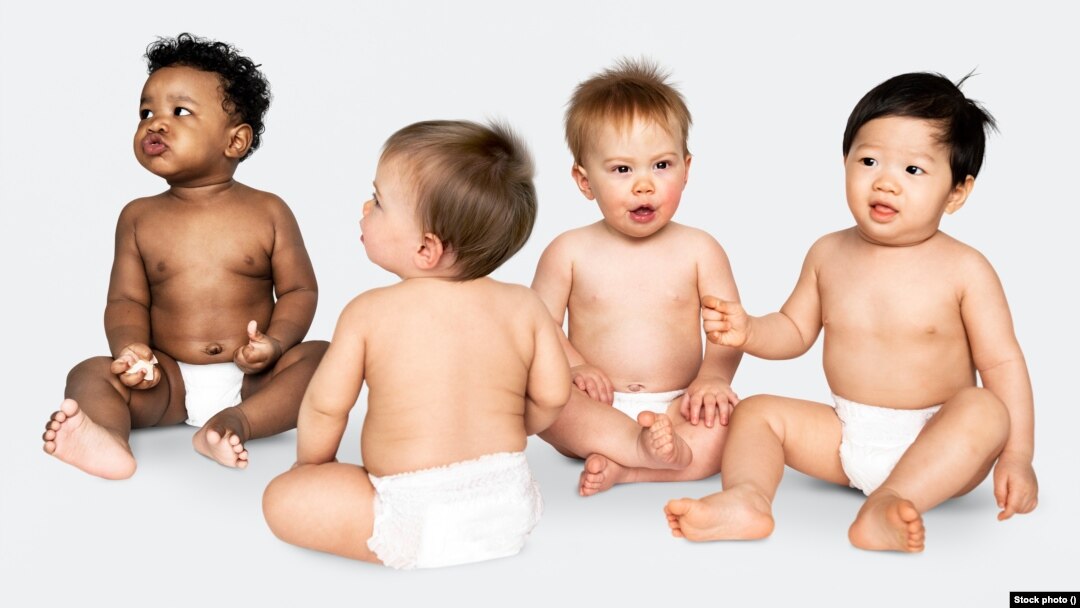 Najpopularnija imena za bebe u Sjedinjenim Državama u 2022. godini bila su Liam, Noah, Oliver, James i Elijah za dječake i Olivia, Emma, Charlotte, Amelia i Sophia za djevojčice, prema američkoj Upravi za socijalno osiguranje.