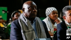 Le président sud-africain Cyril Ramaphosa écoute une décision du plus haut tribunal de l'ONU en lien avec la guerre entre Israël et le Hamas à Gaza, 26 janvier 2024. AP