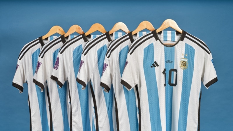 Des maillots de Messi au Mondial 2022 mis aux enchères