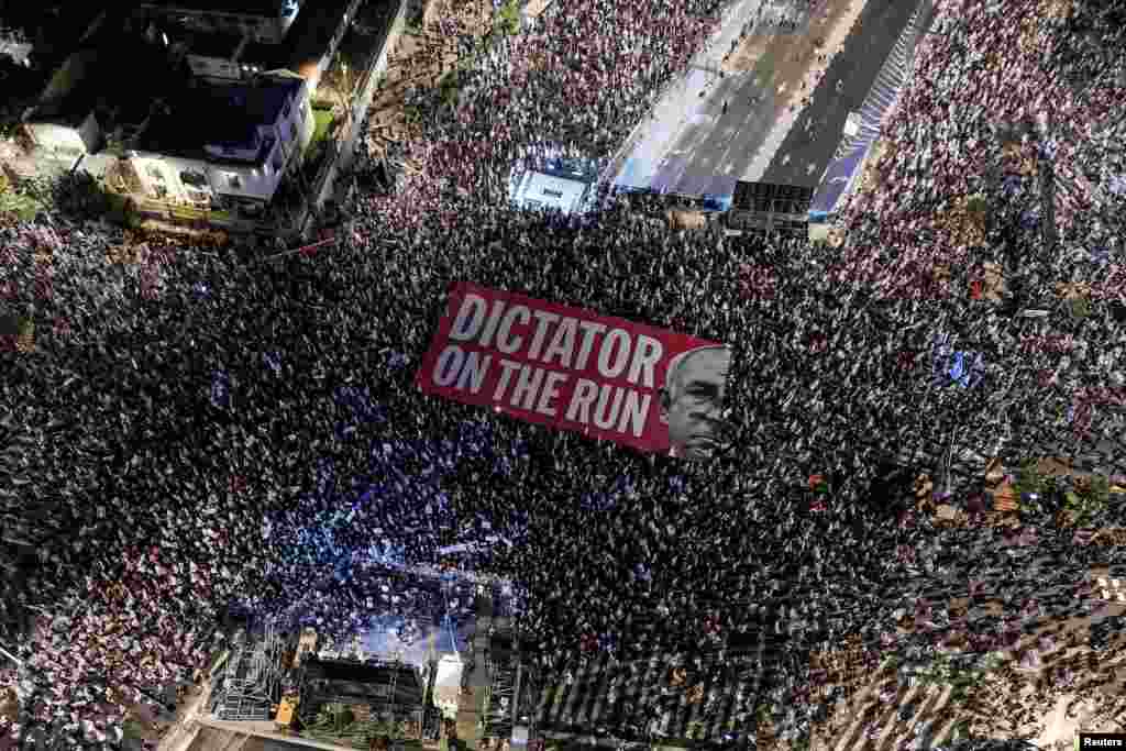 Israelis take part in a demonstration against Prime Minister Benjamin Netanyahu and his nationalist coalition government&#39;s judicial overhaul, in Tel Aviv, Sept. 23, 2023.