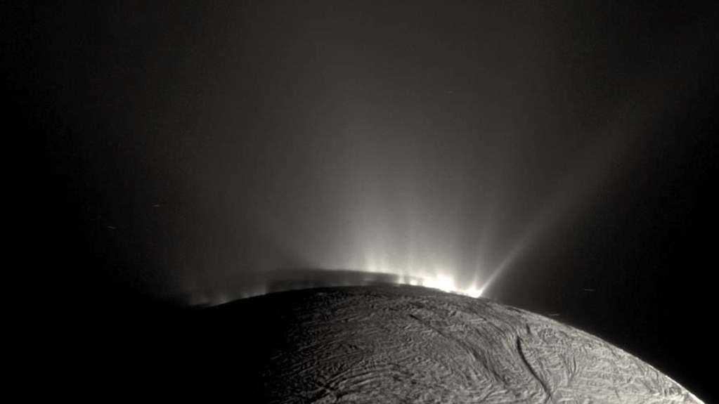 NASA Finds Material that Could Support Possible Life on Saturn’s Moon