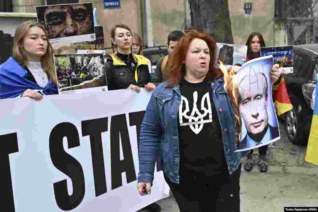 Протест на украински и македонски граѓани по повод две години руска инвазија врз Украина