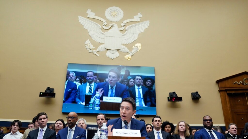 Drejtuesi i TikTok-ut përballet me ligjvënësit amerikanë, mes shqetësimeve për sigurinë