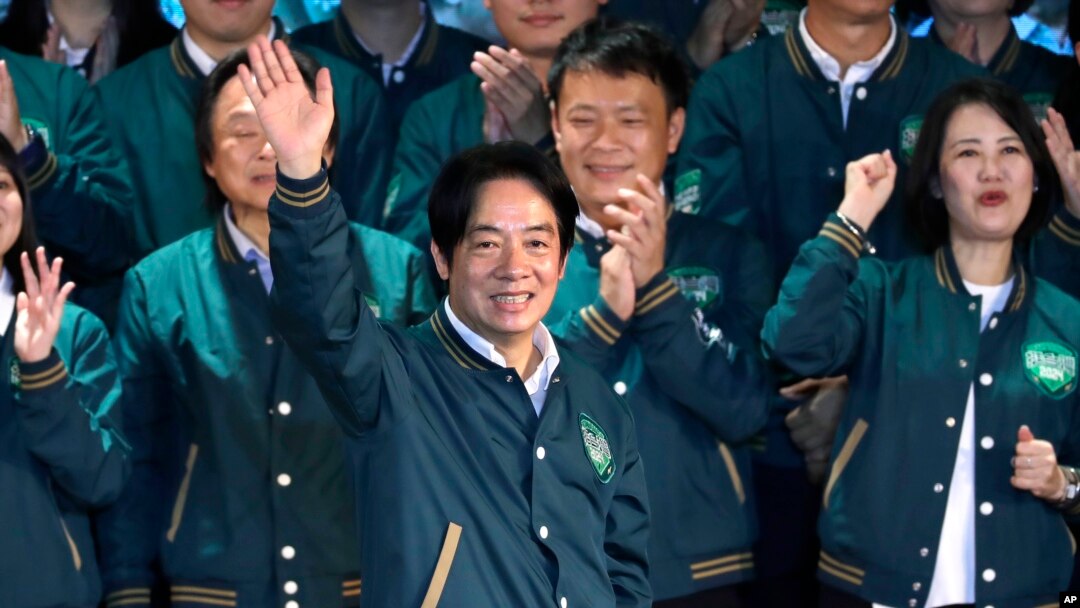The ruling Democratic Progressive Party presidential candidate William Lai waves during a party congress of the Democratic Progressive Party in Taipei, Taiwan, July 16, 2023.