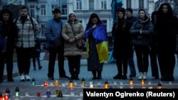 (FILE) People attend a commemorative rally for people killed by Russian air strike in Kyiv, Ukraine.