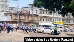 Polisi di Guangdong, China menutup lokasi cserangan pisau di sebuah taman kanak-kanak di daerah Lianjiang. (10 Juli 2023)