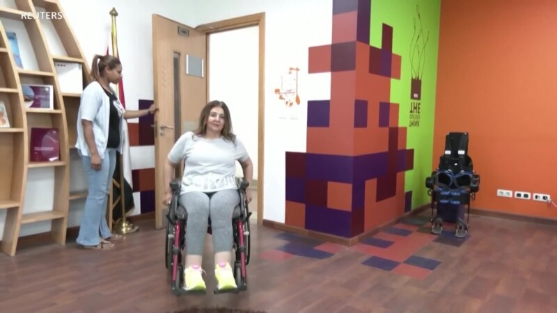 Une Egyptienne veut rendre plus accessible un appareil révolutionnaire pour les handicapés.