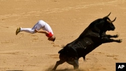 A &#39;&#39;Recortador&#39;&#39; jumps over a bull in the bull ring during the Recortadores festival at the San Fermin fiestas in Pamplona, northern Spain.