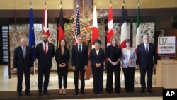 Para Menlu G7, dari kiri: Josep Borrell (UE), James Cleverly (Inggris), Annalena Baerbock (Jerman), Antony Blinken (AS), Yoko Kamikawa (Jepang), Melanie Joly (KAnada), Catherine Colonna (Perancis) dan Antonio Tajani (Italia) di Tokyo, 8 November 2023.(AP/Eugene Hoshiko, Pool)