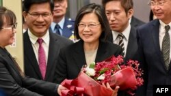 台湾总统蔡英文返台抵达桃园国际机场。（2023年4月7日）