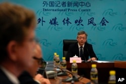 外交部歐洲司司長王魯彤在北京舉行的歐中峰會後召開記者會。（2023年12月7日）