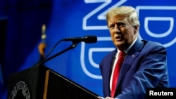 ARCHIVO - El expresidente Donald Trump habla en la convención anual de la Asociación Nacional del Rifle en Indianápolis, Indiana, el 14 de abril de 2023.