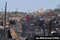 Kamp pengungsi Rohingya di Delhi setelah kebakaran pada 2021. (Foto: VOA)