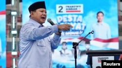 资料照片: 2024年2月9日印度尼西亚国防部长普拉博沃在东爪哇省竞选集会上