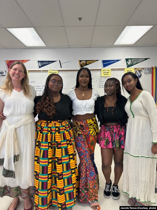 Jeannie Tarnue, second from left, and classmates at Annandale High in Virginia. (Photo courtesy of Jeannie Tarnue)