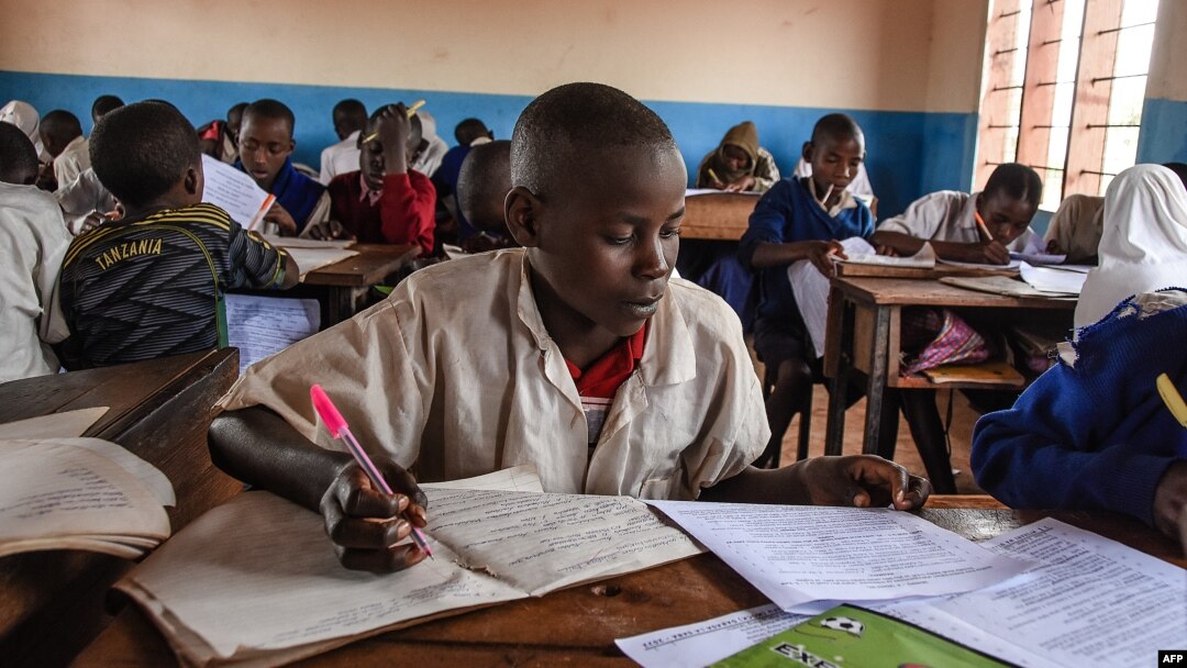 Wanafunzi wa shule ya msingi ya Msomera , Handeni wakiwa darasani July 15, 2022. Picha na AFP 