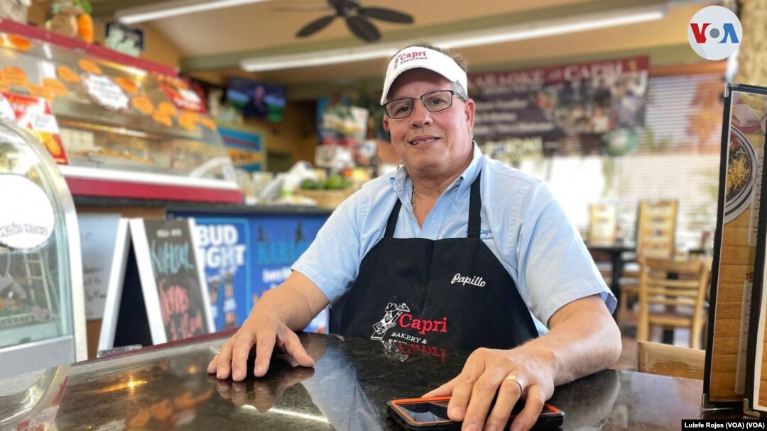 Jorge Alfonso, emigrante cubano, dueño del restaurante Capri, en Palm Beach, Florida, EEUU, el martes 4 de abril de 2023. Foto: Luis Felipe Rojas, VOA.