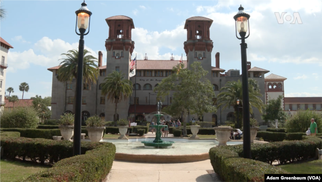 Hotel Alcazar, once famous for its casino and enormous swimming pool, is now home to city hall in St. Augustine, Florida, on February 28, 2023. (VOA)