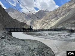 A truck carries construction material to a site in Diskit, the headquarters of Nubra, 120 km north of Leh, the capital of Ladakh. (Bilal Hussain/VOA)