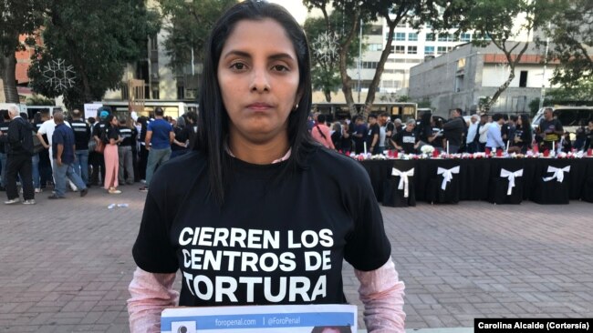 Melania Leal, hermana de Emirlendris Benítez, considerada una presa política venezolana, narra el sufrimiento de Benítez y de toda la familia.