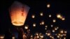 Para wisatawan melepaskan lampion ke udara saat Festival Lampion Pingxi di Kota New Taipei, Taiwan. (AFP)&nbsp;