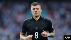 Toni Kroos fait son jogging lors du match de l'UEFA EURO 2020 entre l'Angleterre et l'Allemagne, Londres, le 29 juin 2021.