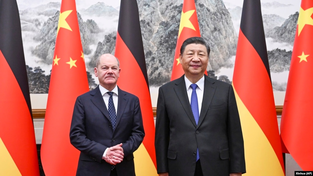 中国领导人习近平在北京钓鱼台国宾馆会晤到访的德国总理朔尔茨。（2024年4月16日）(photo:VOA)