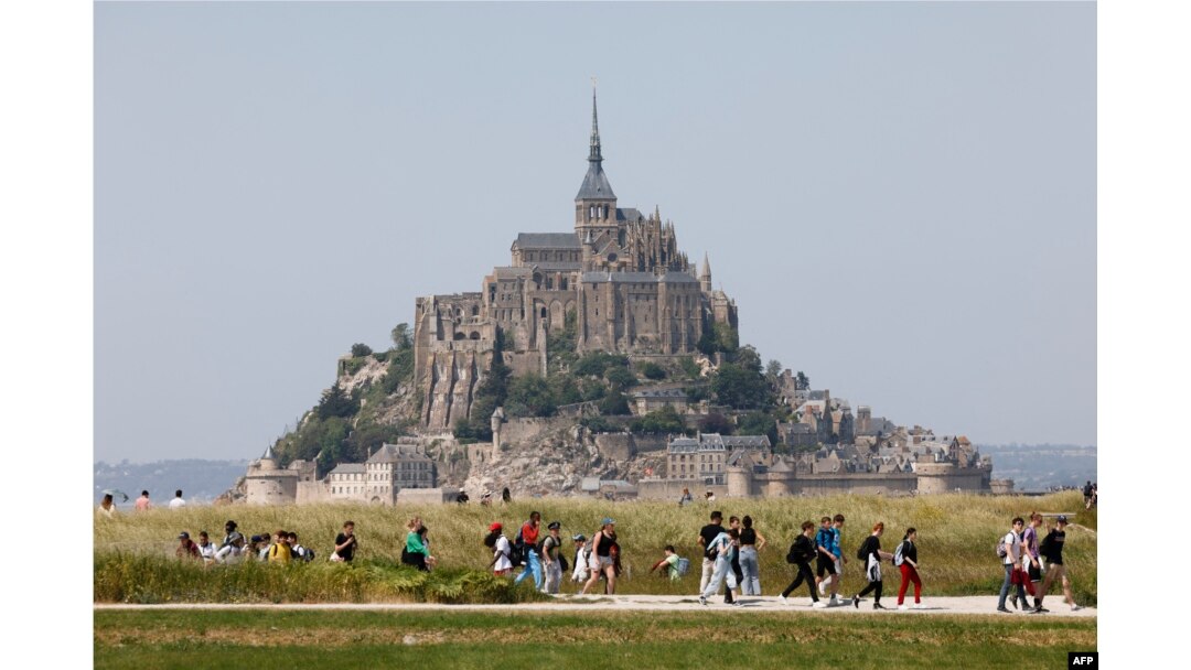 Biara Le Mont-Saint-Michel, Prancis barat laut, 5 Juni 2023. (Ludovic MARIN / POOL / AFP)