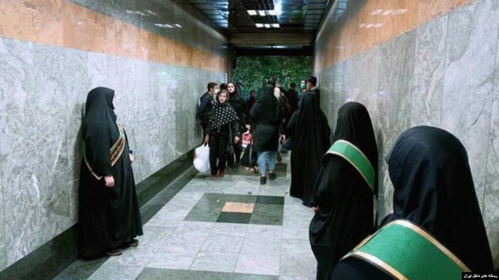 حجاب‌بان‌های مستقر در ایستگاه‌های متروی تهران