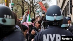 Пропалестинские протесты в Нью-Йорке. 18 апреля 2024 года. REUTERS/Caitlin Ochs.