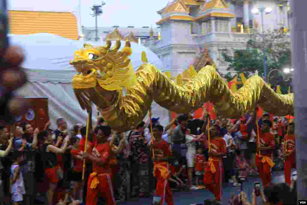 ထိုင်းနိုင်ငံဘန်ကောက်မြို့မှာ ကျင်းပနေတဲ့ တရုတ်ရိုးရာ နှစ်သစ်ကူး (ဓါတ်ပုံ - ထက်အောင်ခန့်)